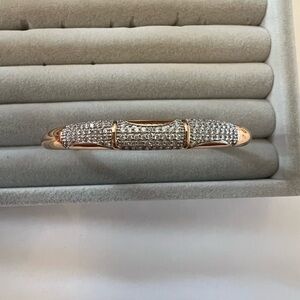 Pretty bangle gold tone with crystal